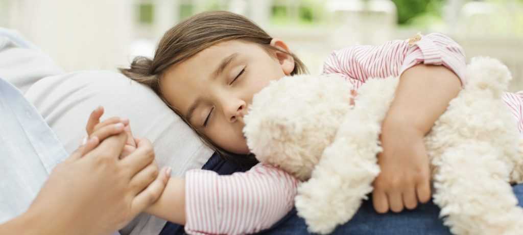 Как уложить ребенка спать вовремя и без истерик - проверенные способы 2021