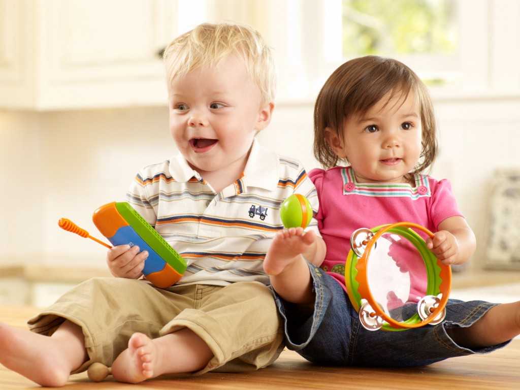 Развитие ребенка в 1 год и 7 месяцев: что умеет малыш, физические параметры, особенности речи, а также рацион питания и режим дня