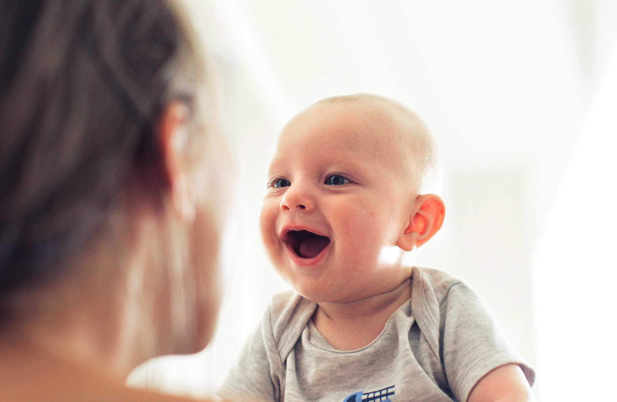 “давим лыбу”: когда ребенок начинает улыбаться и как ускорить этот процесс?