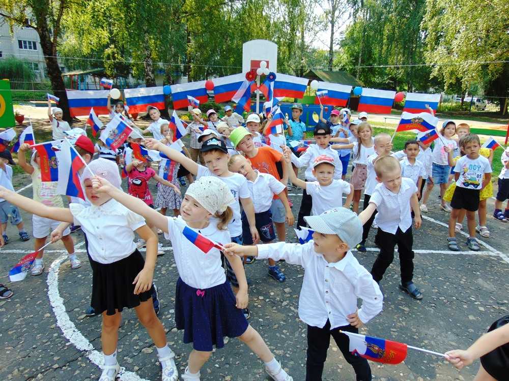 Физкультурный досуг в старшей группе «день флага россии»