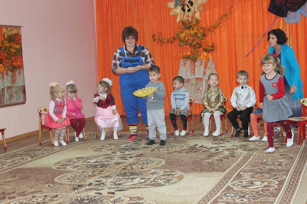 Развлечение, посвящённое переводу детей младшей группы в среднюю группу «карлсон в гостях у ребят»