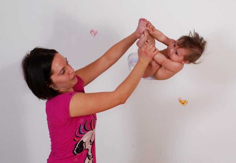 Гимнастика для новорождённых: польза лечебной физкультуры и основные упражнения для грудничков