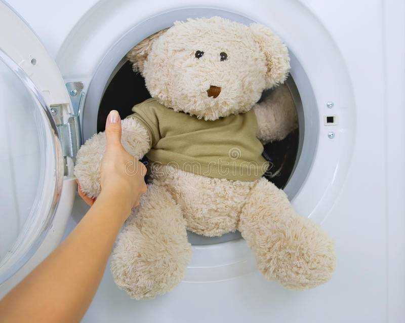 Как стирать и проводить дезинфекцию мягких игрушек Правила деликатной машинной стирки и другие способы чистки изделий, безопасные для здоровья ребенка
