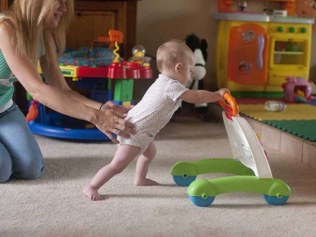 Когда ребенок делает первые шаги Как научить малыша ходить самостоятельно Как правильно учить ребенка ходить Это и многое другое вы узнаете из статьи