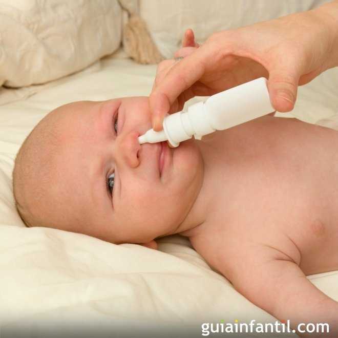 Как правильно чистить уши грудничкам до года и детям постарше от серы и других загрязнений