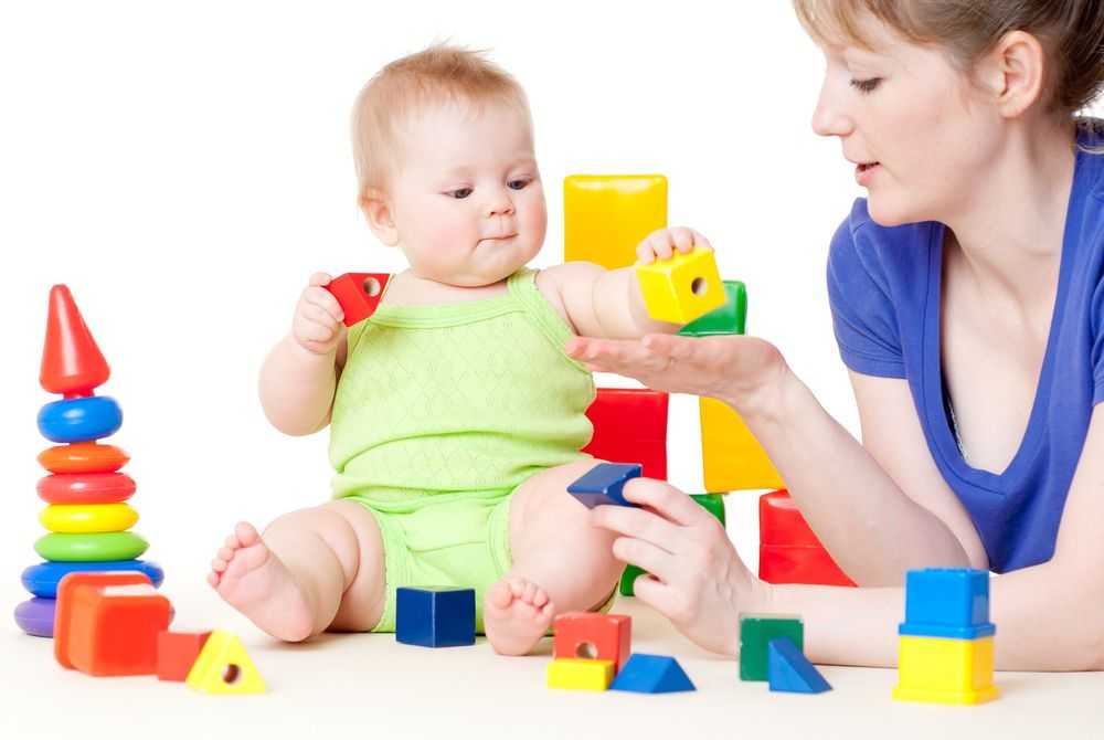 Маленький открыватель: что должен уметь ребенок в 8 месяцев и как определить проблемы в развитии?