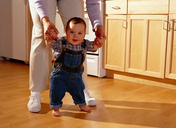 Ребенок боится ходить самостоятельно – помогаем крохе делать свои первые шаги с moy-kroha.info