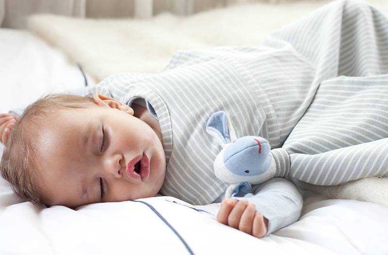 Как научить ребёнка спать отдельно от родителей