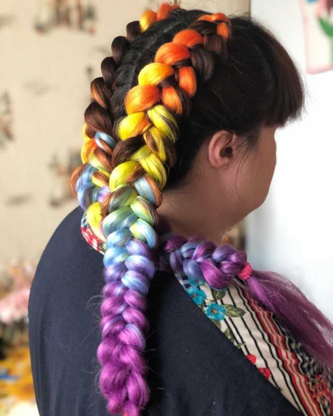 Канекалон для детей (25 фото): искусственные волосы для девочек. как вплести их в детскую прическу? можно ли ходить в школу с такими косами?