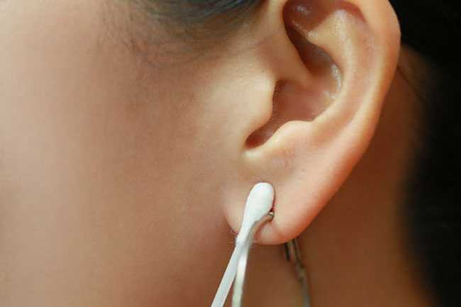 Сколько обрабатывать уши после прокола - советы врачей