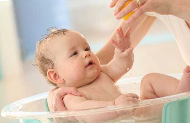 Можно ли купать ребенка после прививки корь, краснуха, паротит