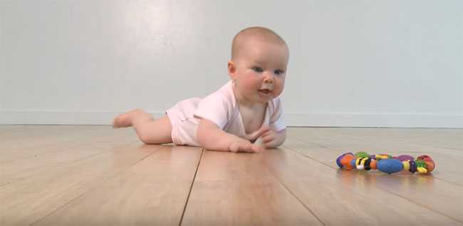 Развитие грудничка в 6 месяцев: физические навыки и умения