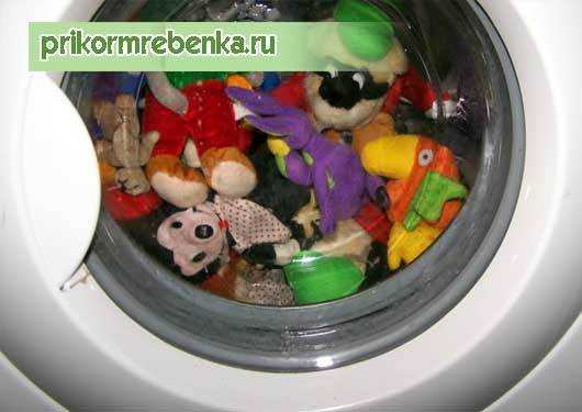 Как стирать мягкие игрушки в стиральной машине и вручную и можно ли? видео
