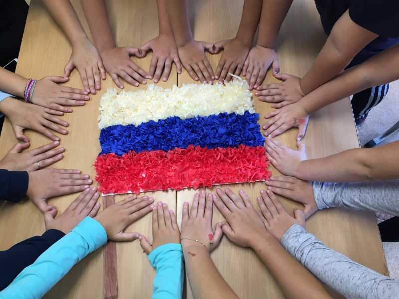 Физкультурный досуг в старшей группе «день флага россии»