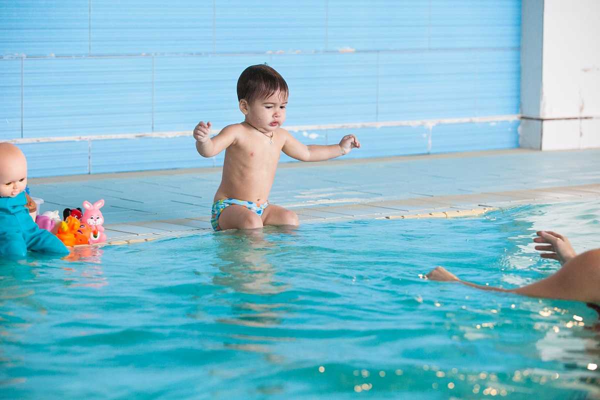 Как научиться плавать взрослому человеку самостоятельно с нуля