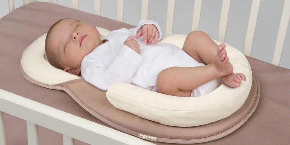 Позиционер для сна новорожденного: его плюсы и минусы
