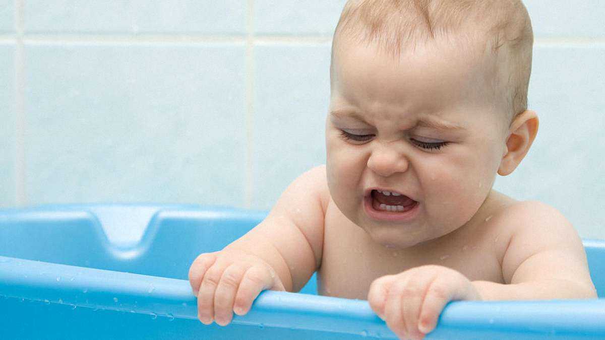 Детские страхи - что делать, если ребенок боится воды