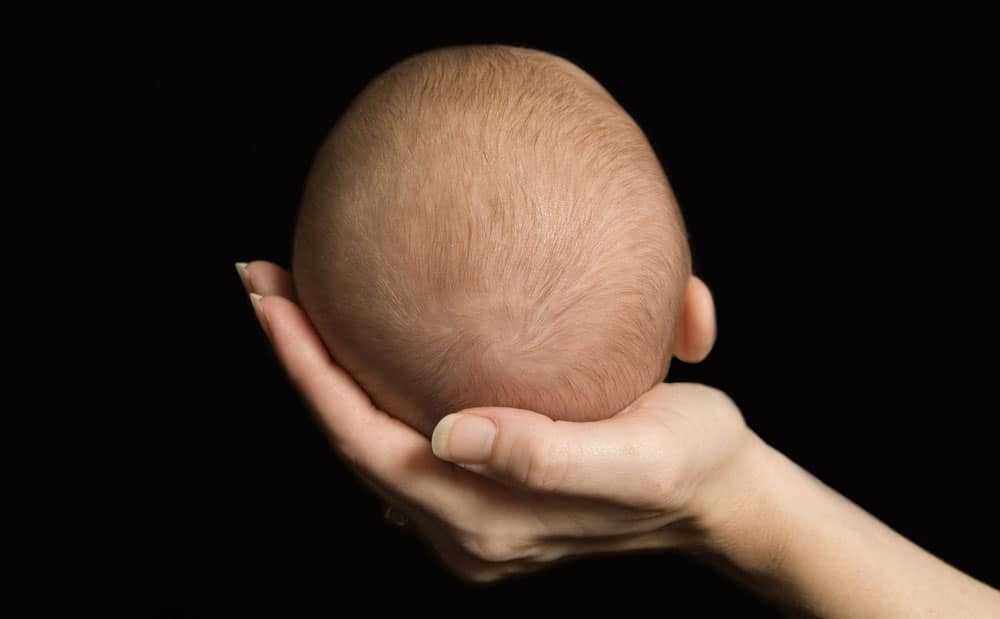 Каким должен быть и когда зарастает родничок у новорожденных