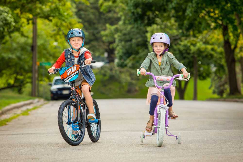 Как быстро научить ребенка кататься на двухколесном велосипеде