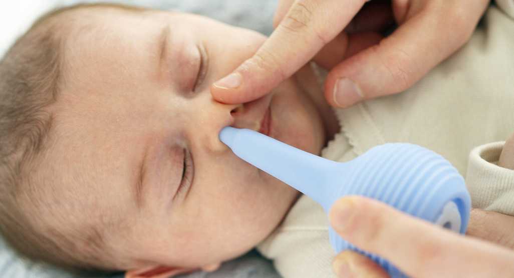 Как почистить нос новорожденному