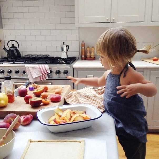 Как научить ребенка готовить еду — советы, с чего начать осваивать кулинарию | rutelo.ru - как стать здоровее, красивее и моложе