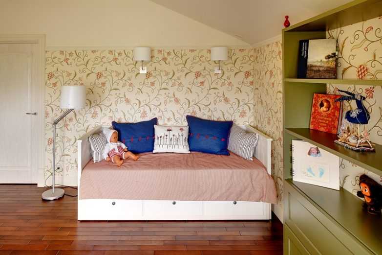 Детская комната является личным пространством для девочки-подростка Как максимально эффективно сделать ремонт этого помещения, используя опыт дизайнеров и таланты членов семьи
