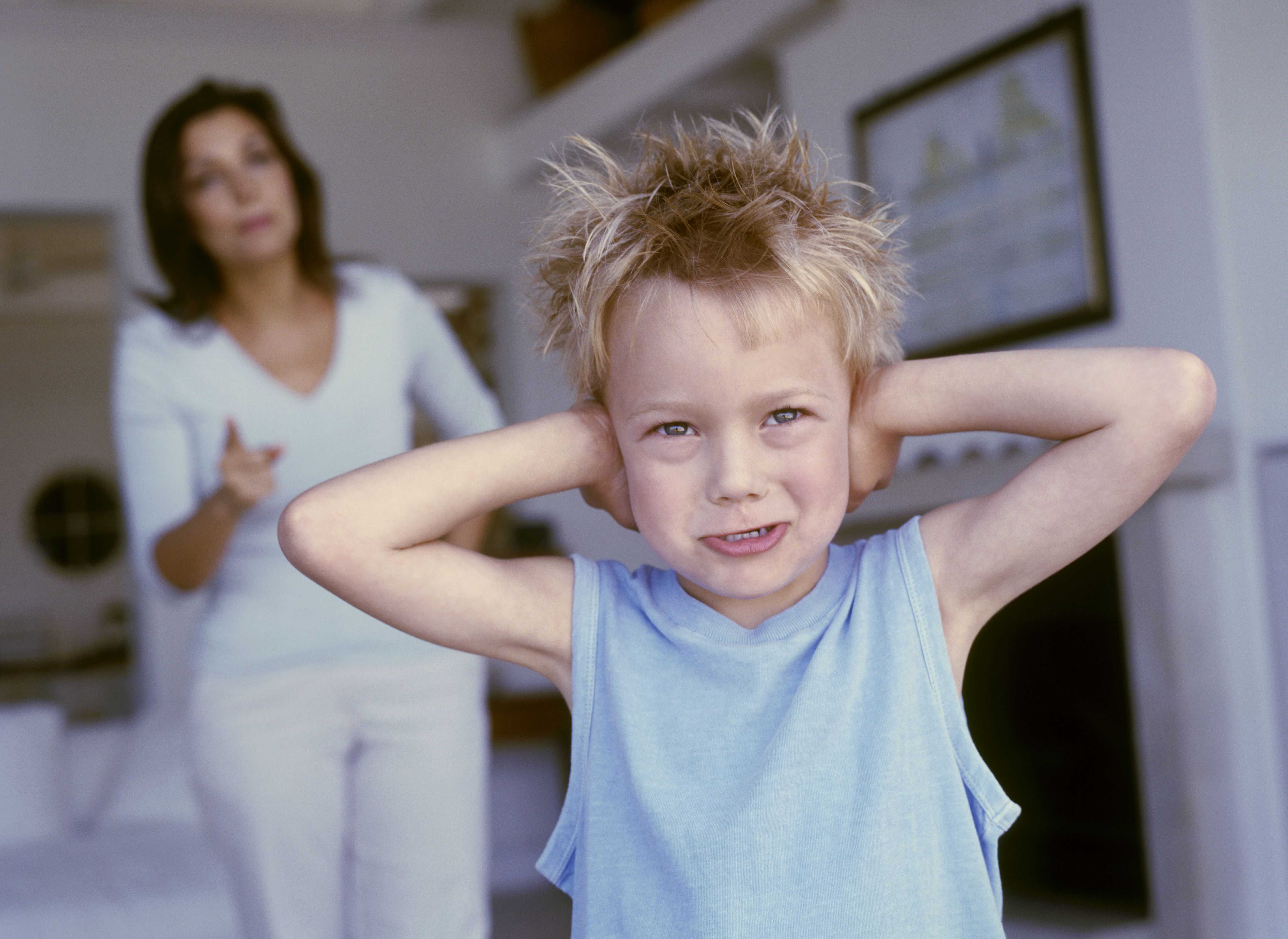 Почему ребенок в 2,5 года стал капризным, нервным и истеричным? ребенок в 2–3 года очень нервный, капризный и истеричный: в чем причина и какие советы дают психологи