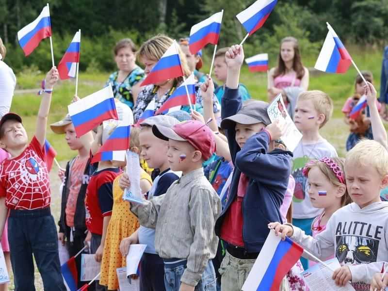 Конспект праздничного досуга, посвящённого дню независимости россии с использованием икт «россия, мы дети твои»
