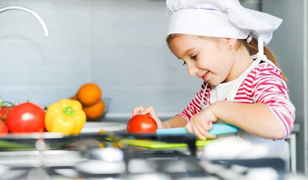 Как научить ребенка готовить?