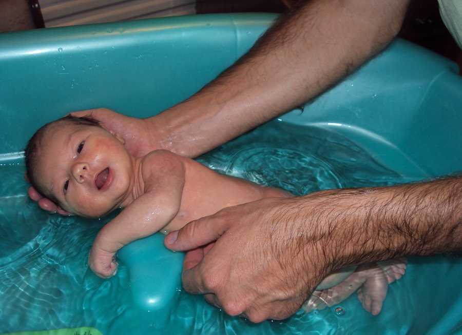 Чистота — залог здоровья или как правильно купать новорожденного ребенка