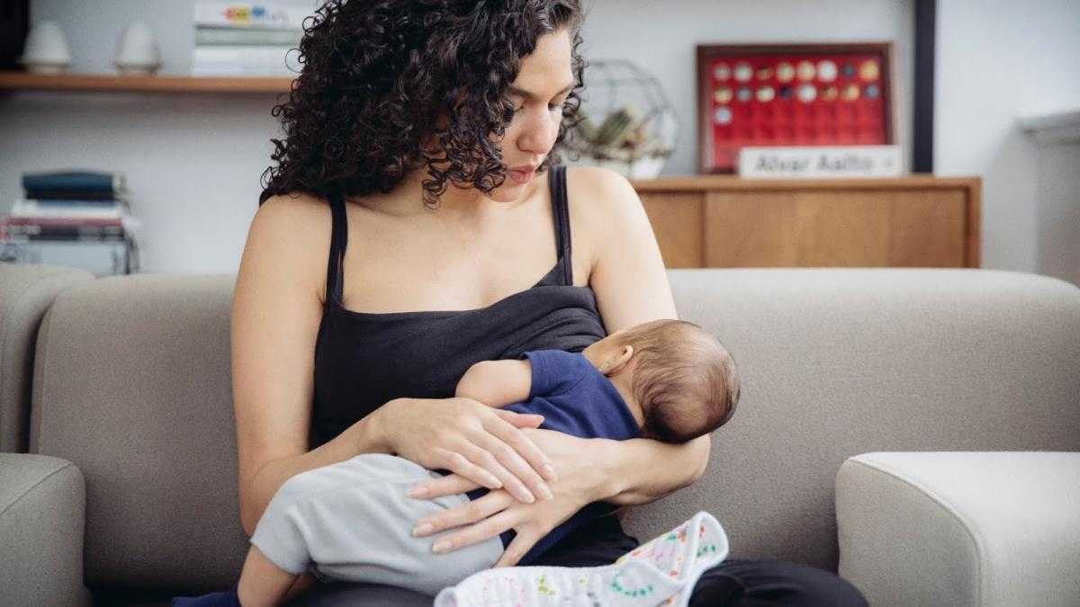 Ребенок кусает грудь – как отучить, что делать при кормлении