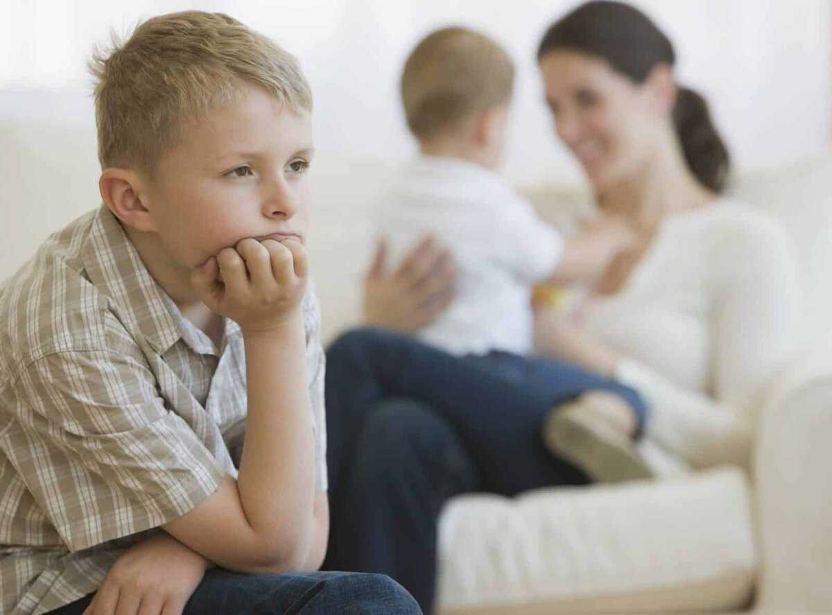 Ревность к младшему ребенку: основные заблуждения родителей | без рубрики |
