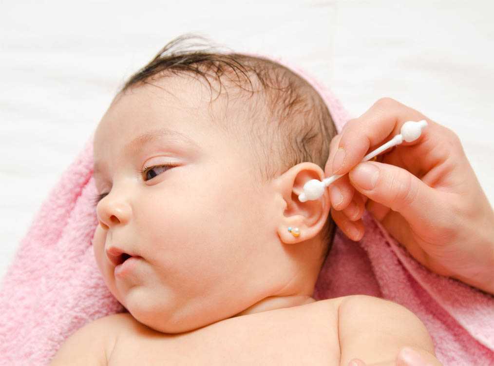 Как правильно чистить уши ребенку - памятка для родителей