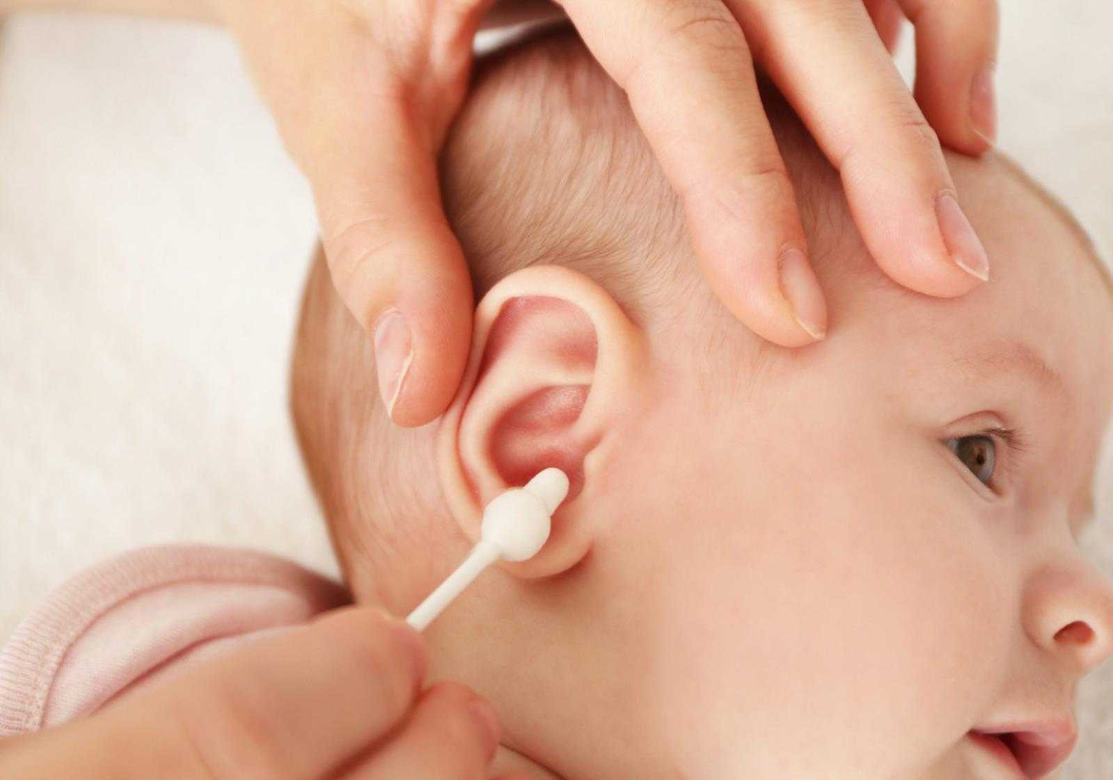 Как правильно почистить уши от серы детям 2 - 3 лет