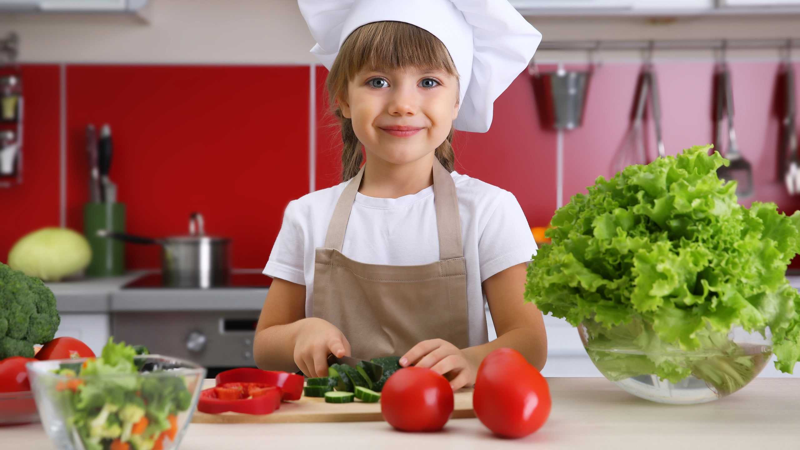 Ребенок после года: чем его накормить и как научить есть самостоятельно