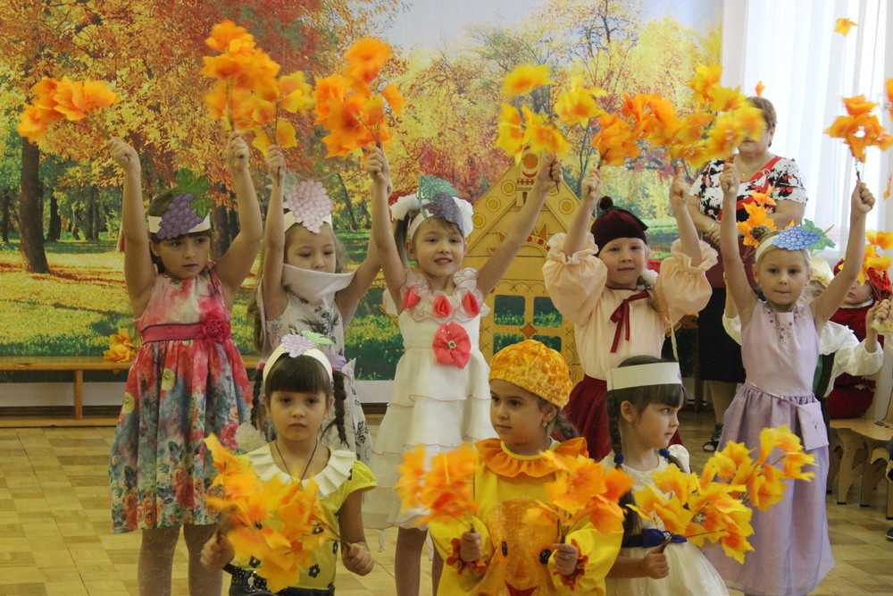 Осенний фольклорный праздник «весёлое играньице»(с участием родителей)