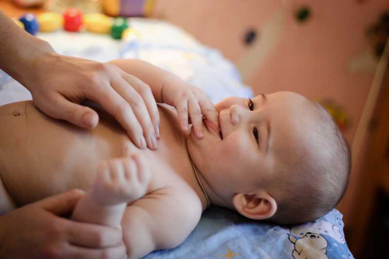Массаж новорожденному от 0 месяцев в домашних условиях