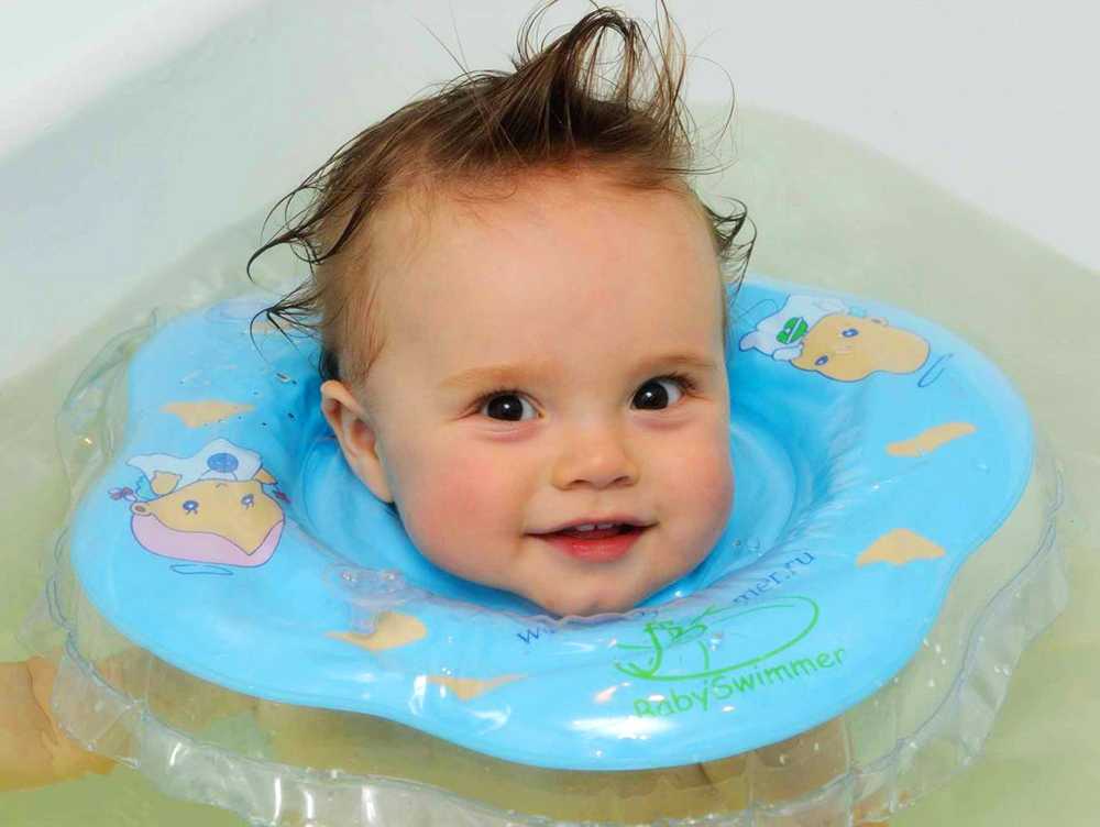 С какого месяца можно использовать надувной круг на шею для плавания и купания младенцев - топотушки