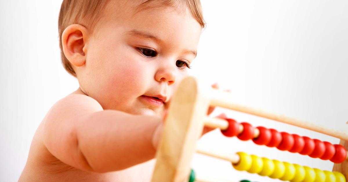 Развитие ребенка в 9 месяцев: что должен уметь, рост, вес и уход