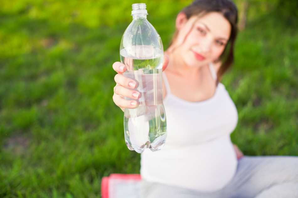 Пить или не пить: сколько воды и других напитков разрешается при беременности