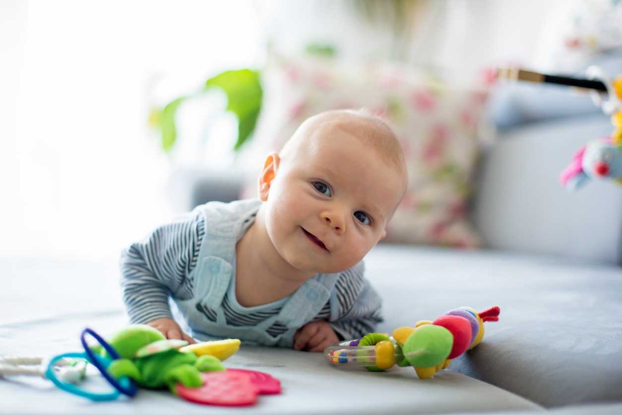 Ребенок в 1 год 6 месяцев: что должен уметь и как развивать малыша в полтора года?