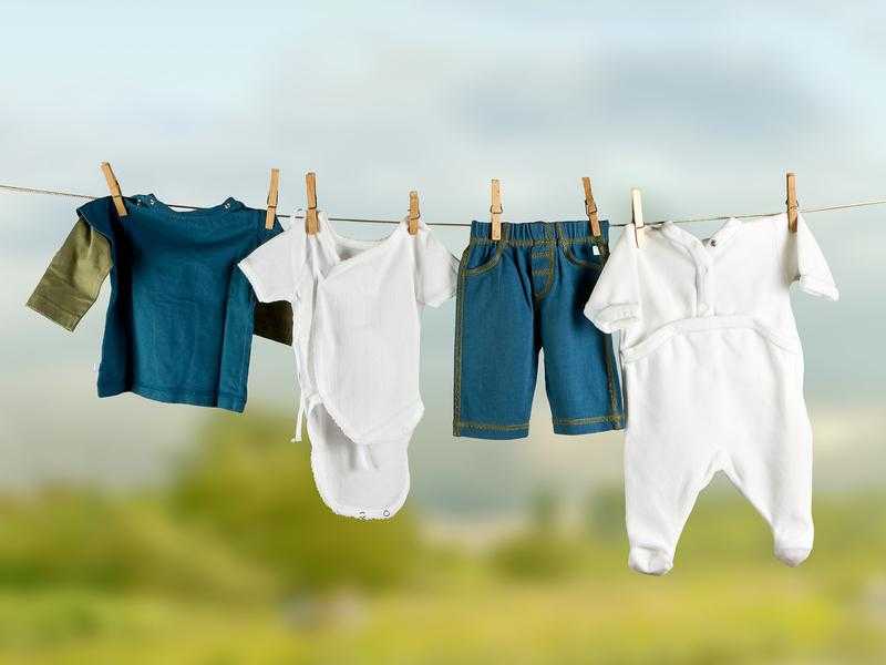 Чем стирать детские вещи для новорожденного: порошок, режим, температура