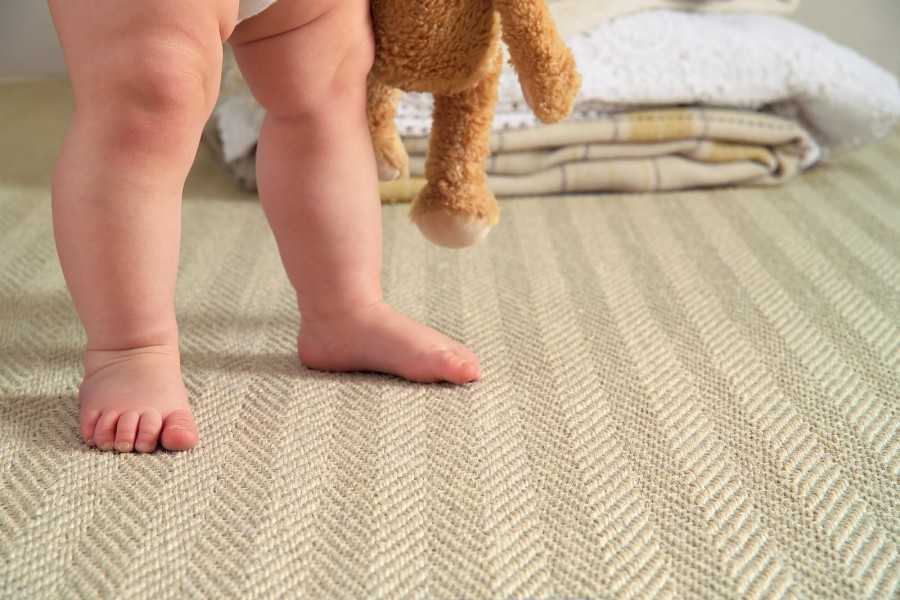 Маленькие ножки шагают по дорожке, или как научить ребенка ходить самостоятельно