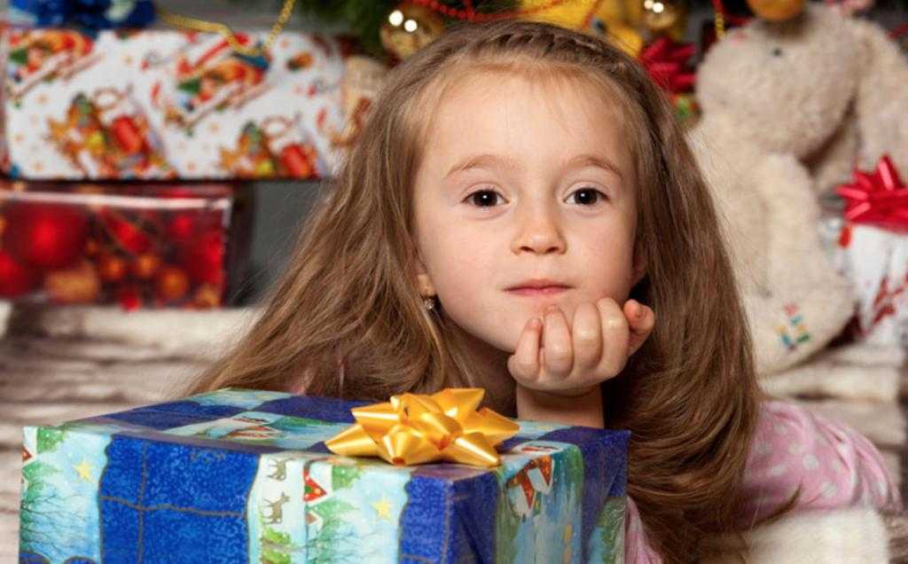 Что подарить девочке на новый год 2021?  107+ идей для подарка