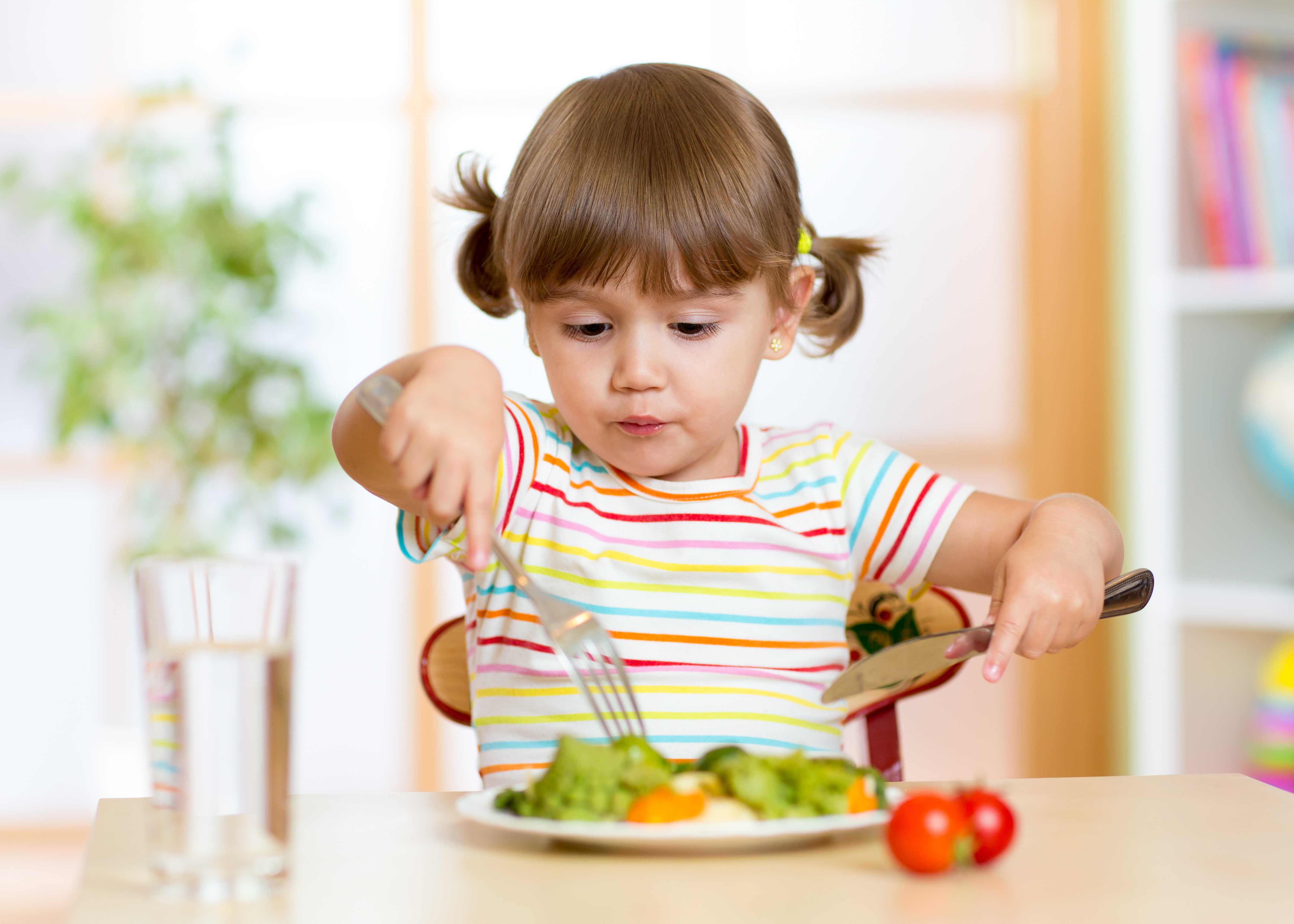 Как научить ребенка готовить еду — советы, с чего начать осваивать кулинарию. почему важно учить ребенка готовить