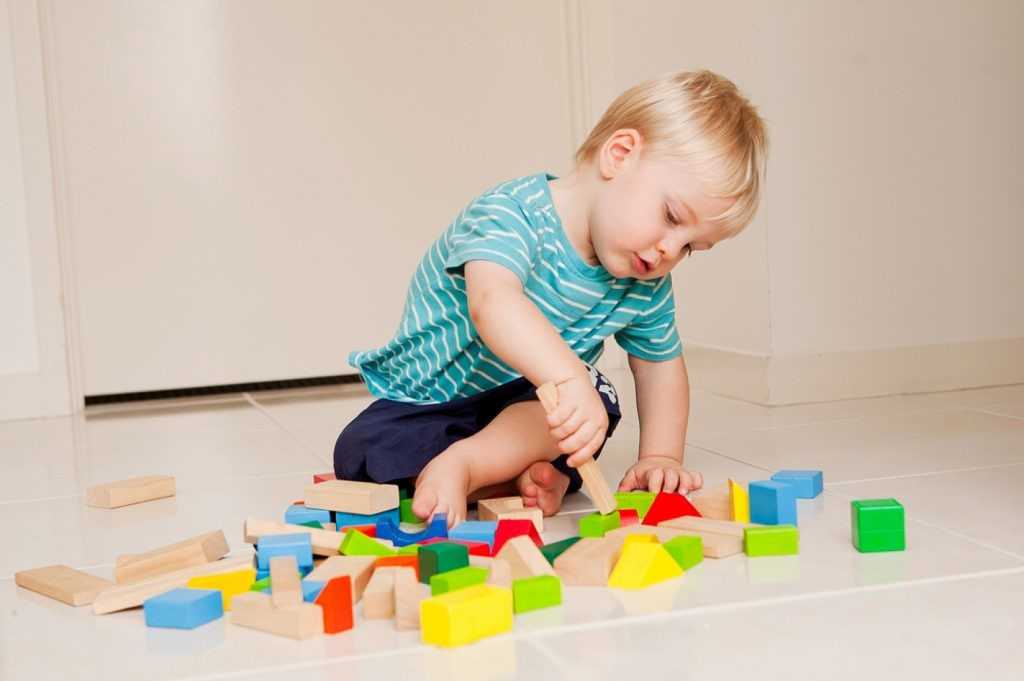 Чем занять ребенка в 3 года дома: развивающие игры по возрасту