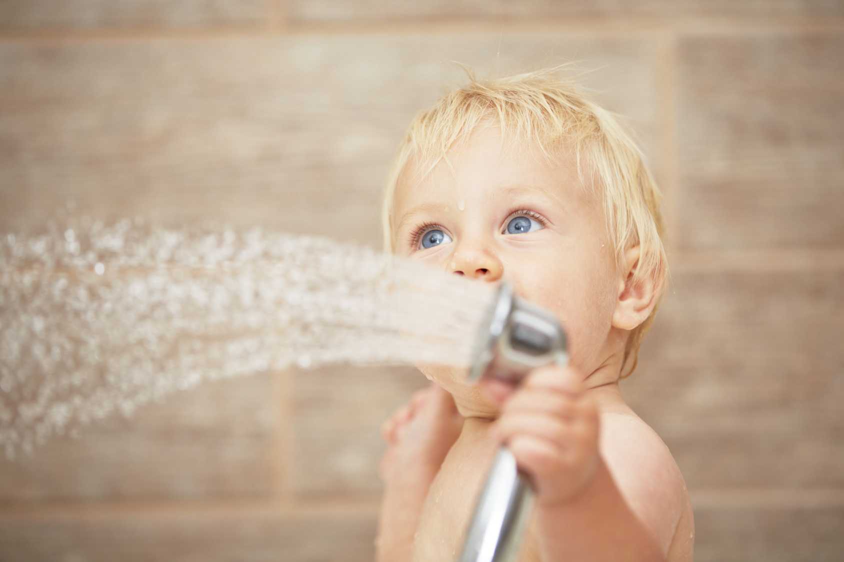 Ребёнок боится воды: причины и пути решения проблемы