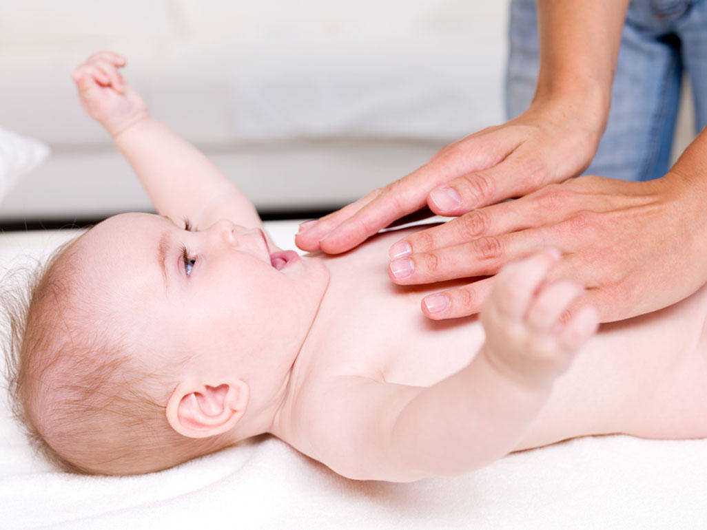 Массаж новорожденному от 0 до 3 месяцев - общие правила