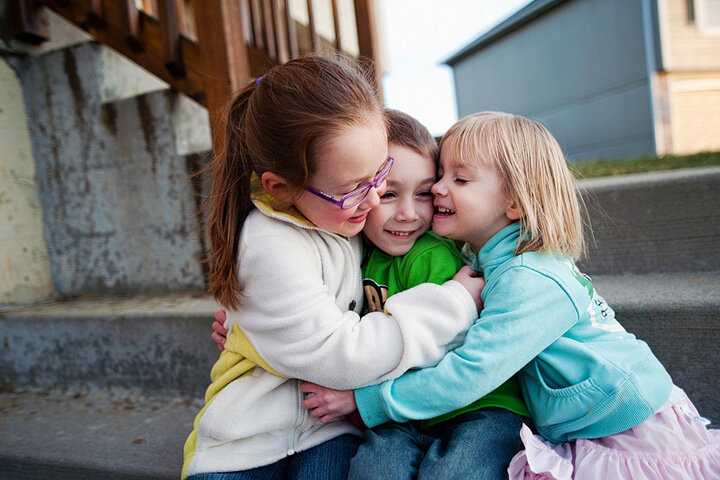 Как научить ребенка дружить с другими детьми