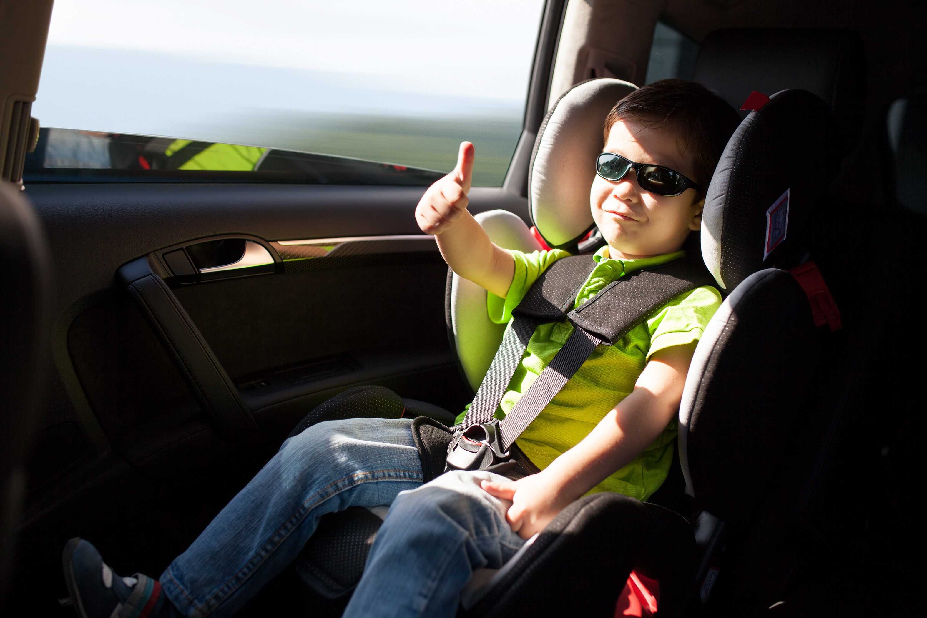 Перевозка детей в автомобильных креслах — до какого возраста ребенок должен ездить в автокресле? какой штраф за нарушение перевозки детей без кресла